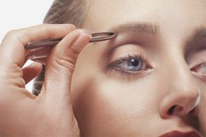  How to pluck eyebrows