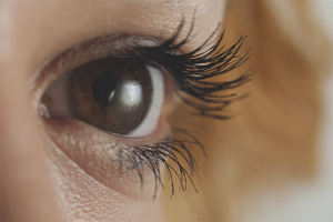  How to make the eyelashes longer and thicker