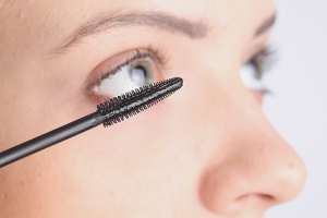  How to apply castor oil on eyelashes