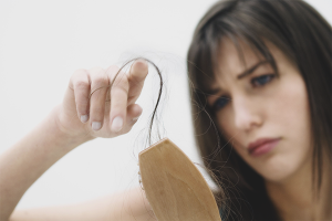  Wie man den Haarausfall nach der Geburt aufhält