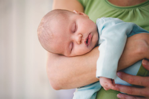  Hoe een baby te spenen van bewegingsziekte op handen