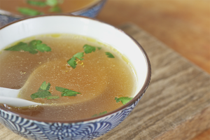  Hoe transparante kippenbouillon te koken