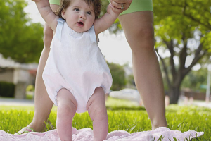  Hoe een baby te dragen in de zomer