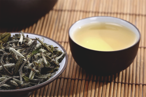  The benefits and harms of white tea