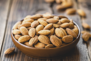  The benefits and harm of almonds