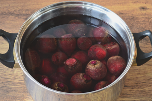  Hoe de bieten snel in de pan te koken