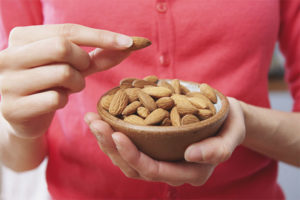  How much almond can you eat per day